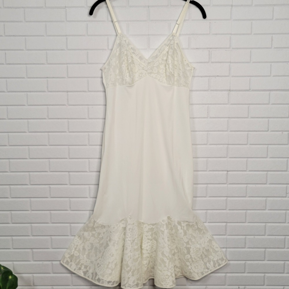 Vintage 70s White Lace Trim Full Slip Sz M 36 Mermaid Hem BombshellHem Lingerie - Picture 10 of 10